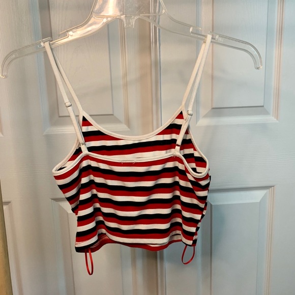 Princess Polly Crop Top - Picture 2 of 3